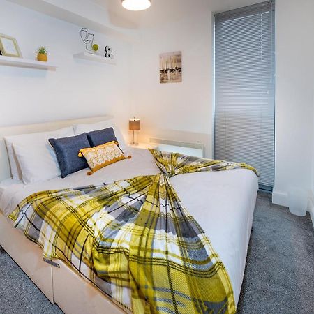 Modern & Spacious 2-Bed Flat With Secure Parking Reading Luaran gambar