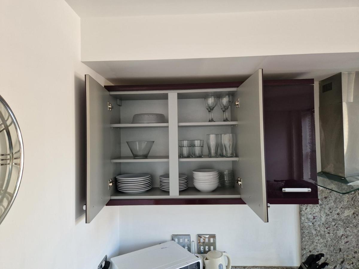 Modern & Spacious 2-Bed Flat With Secure Parking Reading Luaran gambar