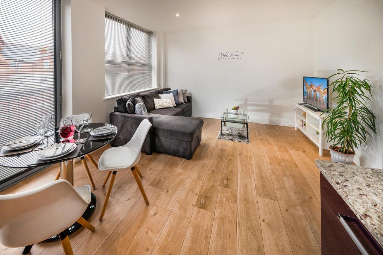 Modern & Spacious 2-Bed Flat With Secure Parking Reading Luaran gambar