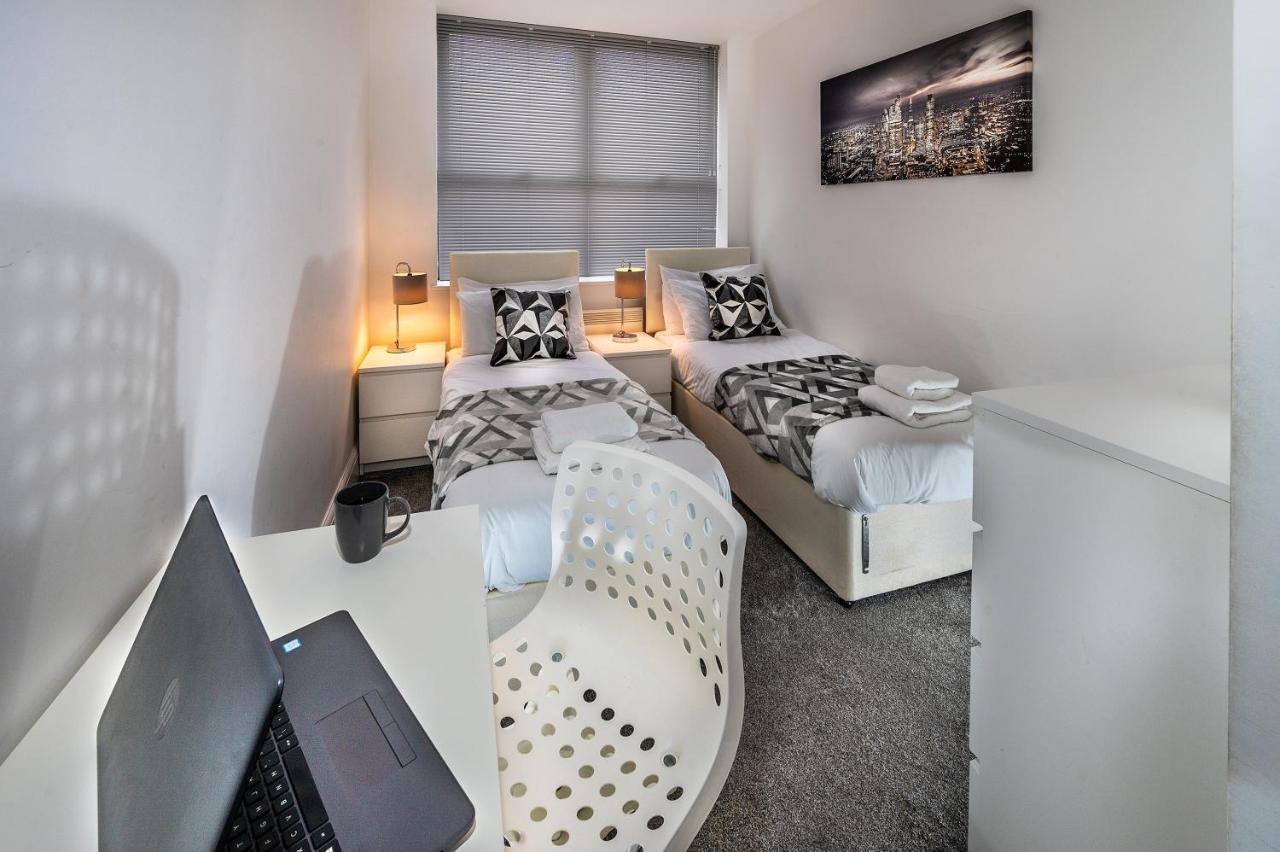 Modern & Spacious 2-Bed Flat With Secure Parking Reading Luaran gambar