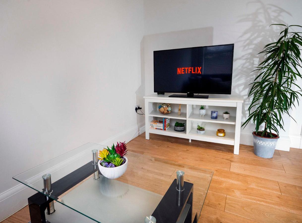 Modern & Spacious 2-Bed Flat With Secure Parking Reading Luaran gambar