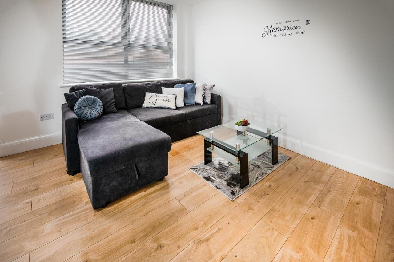 Modern & Spacious 2-Bed Flat With Secure Parking Reading Luaran gambar