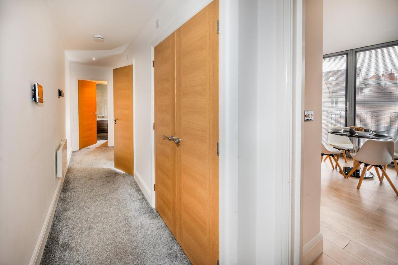 Modern & Spacious 2-Bed Flat With Secure Parking Reading Luaran gambar